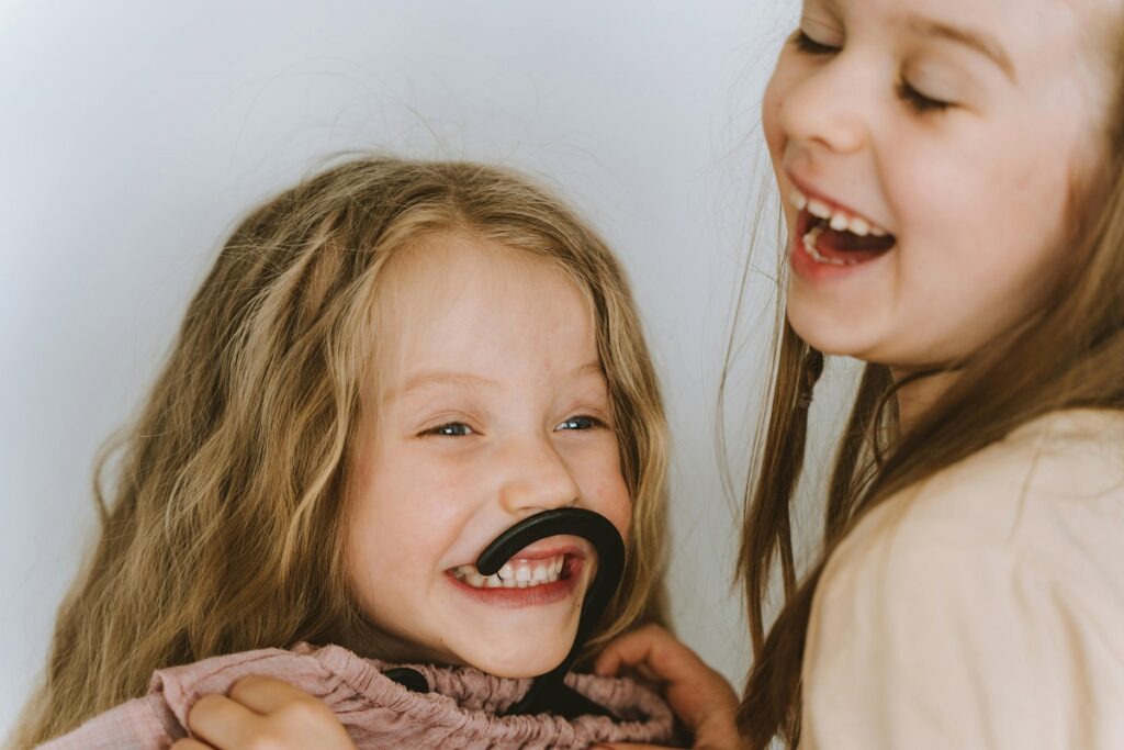 Demineralizarile, primul pas spre pierderea dinților de lapte. Cum poți reda sănătatea danturii copilului tău